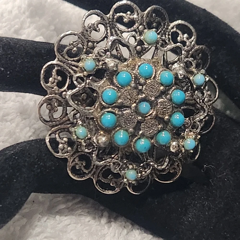 Vintage Filigree‎ Turquoise Bead brooch Floral Circular Pin Silver Tone